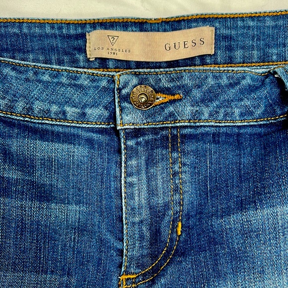Guess Low Rise Shorts - Picture 4 of 5
